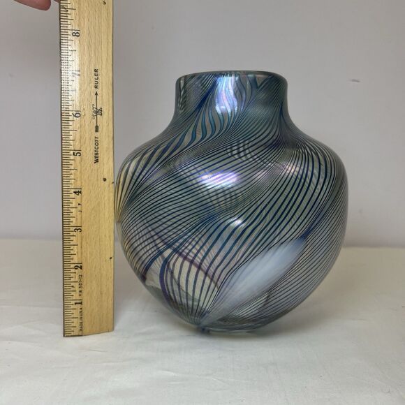 Vtg Robert Held Clear Iridescent Pulled Feather Blue White Round Vase 7” Signed - Picture 8 of 8